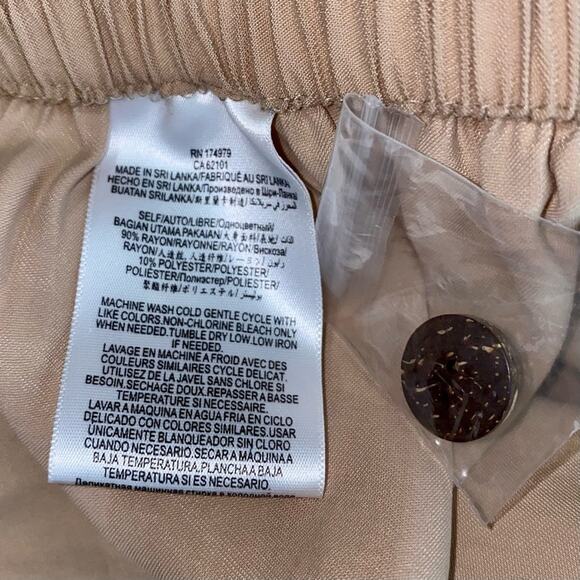 NWT BCBGeneration Faux Side Button Sand Beige Pull-On Pants Size XS - Picture 10 of 15